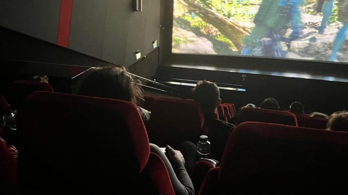 Avatar 2, cinema, experiență, copil la film, cât durează Avatar, vreau acasă mami, fetiță la cinema, educație, părinți