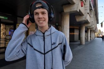 Ploiești, interviu, ultima zi din an, rezoluții, planuri 2023, dorințe, video, ce-și doresc oameni, sănătate, bani, iubire, anul 2023, căști