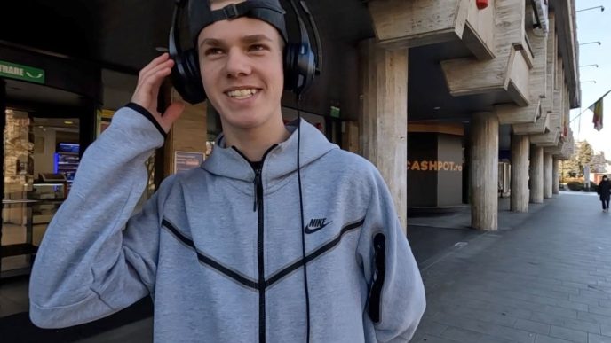 Ploiești, interviu, ultima zi din an, rezoluții, planuri 2023, dorințe, video, ce-și doresc oameni, sănătate, bani, iubire, anul 2023, căști