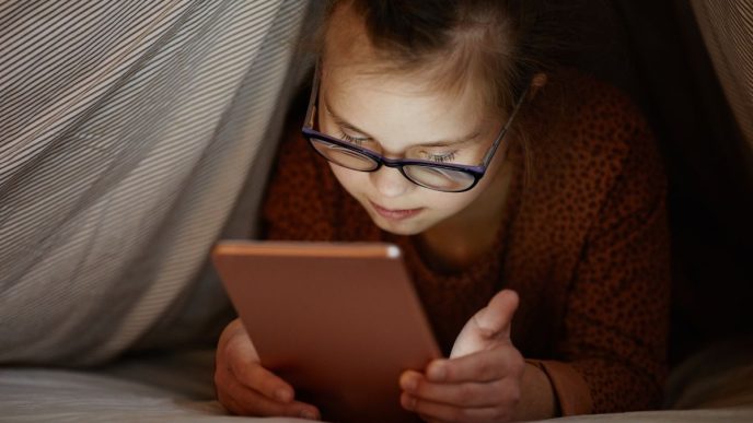 autism virtual, diagnostic, expunere la ecrane, telefoane, copii, neuro conectivitate, psiholog Marius Zamfir, Centrul Special Kids, terapii autism, terapia ABA, terapia TECE, Ramona Feticu