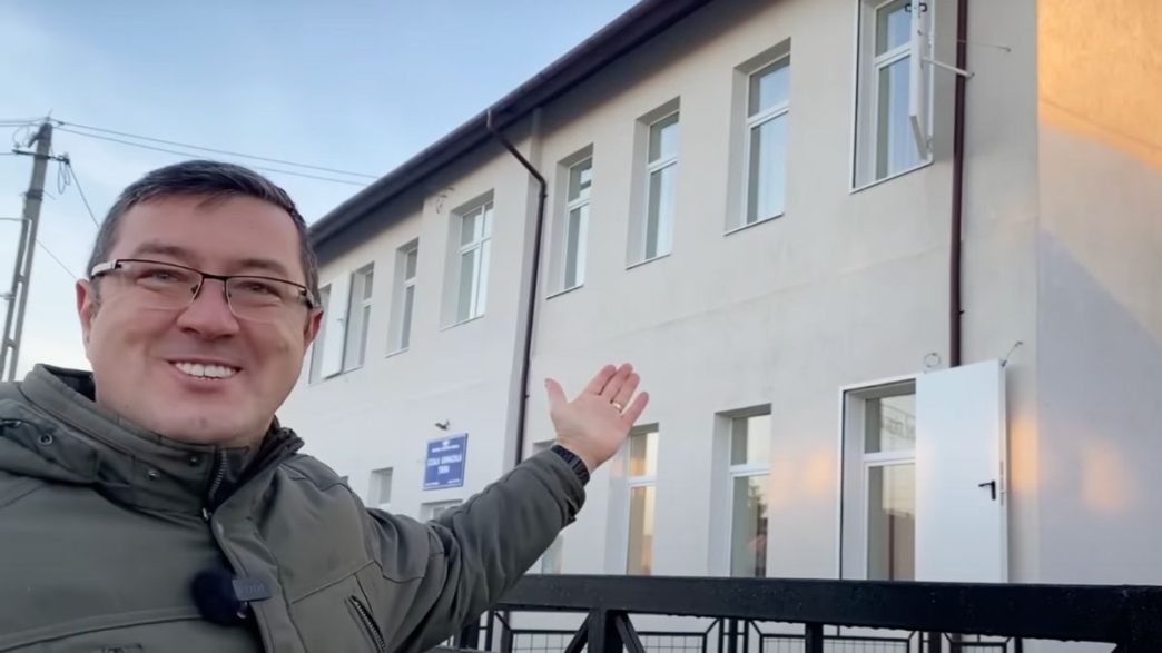 școală, uși la ferestre, Suceava, Țibeni, video, metaforă, educație, școală gimnazială Țibeni, News Bucovina