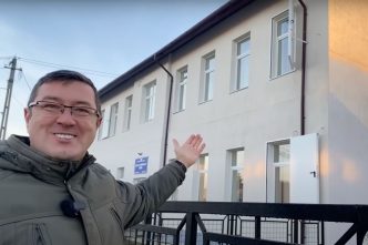 școală, uși la ferestre, Suceava, Țibeni, video, metaforă, educație, școală gimnazială Țibeni, News Bucovina