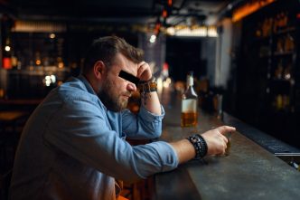 mărturie, jucător păcănele, aparate, Templul lui Satan, bani, anturaj, ispite, bani nemunciți, bani împrumutați, interviu păcănele, poveste jucător, control asupra vieții, amanet, călugăr