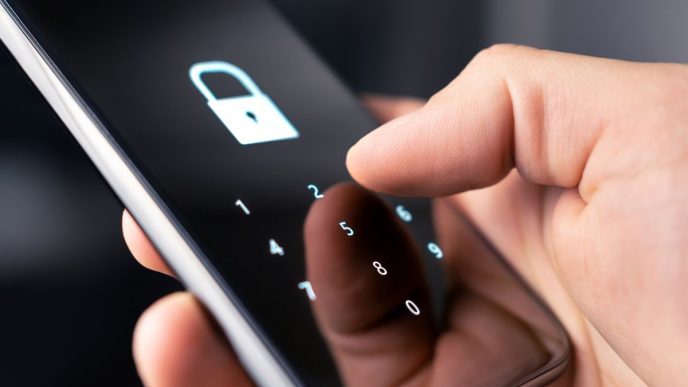 telefon, parolă telefon, testul încrederii, despre încredere, încredere în cuplu, sondaj încredere, parola de Facebook, iubitul îmi știe parolele, parola de la telefon