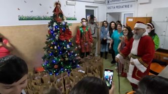 Moș Crăciun, copiii, pediatrie, spital, Ploiești, Spitalul de Pediatrie Ploiești, Anca Miu, cadouri