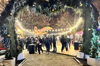 aprindere luminițe, poze luminițe, Ploiești, iluminat festiv, carusel, Andrei Volosevici, Târg de Crăciun, galerie