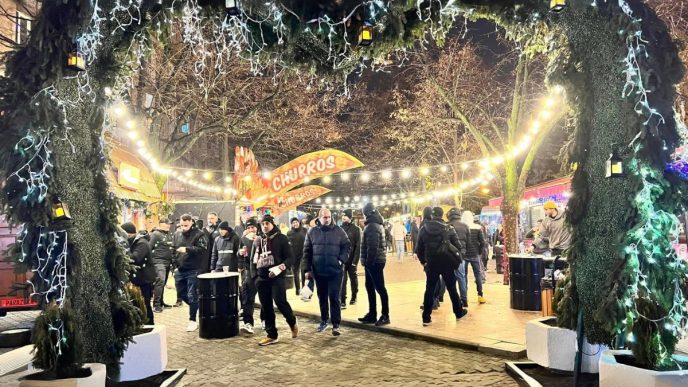 aprindere luminițe, poze luminițe, Ploiești, iluminat festiv, carusel, Andrei Volosevici, Târg de Crăciun, galerie