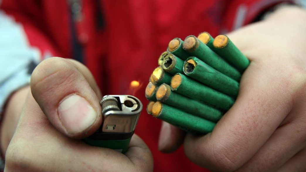 teribiliști, petarde, plâns incontrolabil, mesaje petarde, restricții, comercializare petarde, video