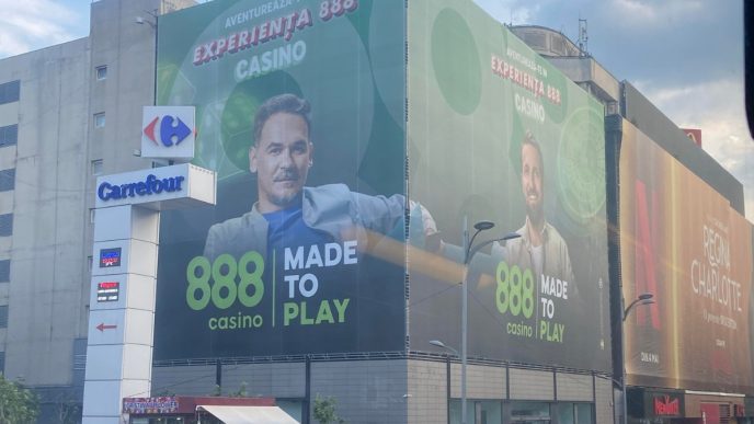 Răzvan și Dani, prezentatori TV, reclame la păcănele, jocuri de noroc, reclamă controversată, 888 casino, cover