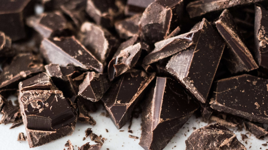 Ciocolata neagră. Beneficii dovedite ale consumului și câtă ciocolată poți mânca fără să te îngrași 2 ciocolată neagră, beneficii ciocolată, ciocolată îngrașă, calorii ciocolată, vitamine ciocolată