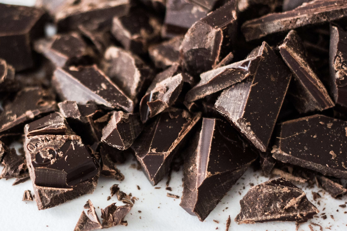 ciocolată neagră, beneficii ciocolată, ciocolată îngrașă, calorii ciocolată, vitamine ciocolată