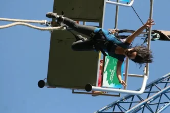 LaRock, săritură bungee, 50 metri, experiență, festival de rock, aventură, zonă de confort, adrenalină, cover
