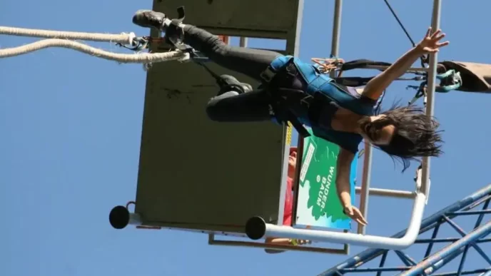 LaRock, săritură bungee, 50 metri, experiență, festival de rock, aventură, zonă de confort, adrenalină, cover