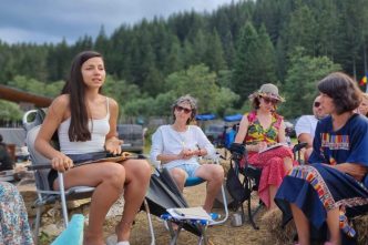 experiență transformațională, retreat în munți, Marina Ivan, Marius Spiridon, Createrra, spălat în cascadă, retreat wisdom, grup