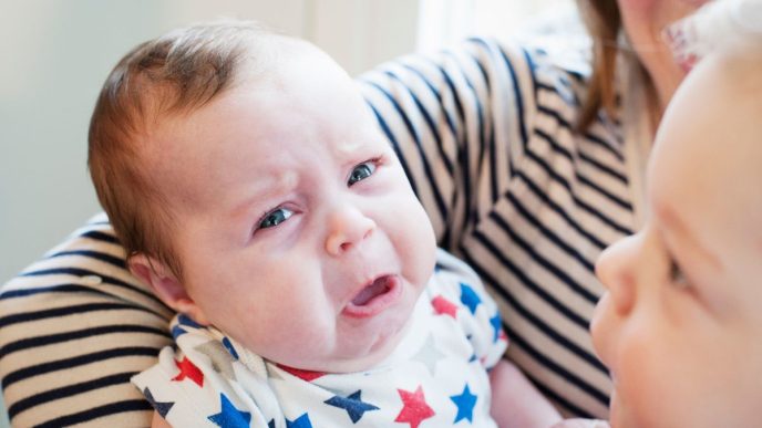 fetiță, 1 an și 3 luni, plânge la zgomote, aparare din casă, plânge la pediatru, plânge la bărbați străini, ce spun specialiștii, Cristina Geană, psiholog și logoped