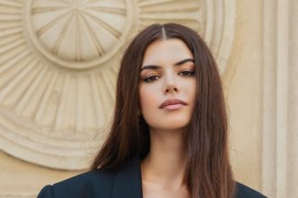 Mădălina Cernat, Maddie, debut muzical, Fără Garanții, video, Alex Ceaușu, solistă, Teatrul Toma Caragiu, lansare piesă