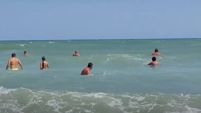 arborare steag roșu, steag roșu litoral, apa mării, Costinești, RO-ALERT litoral, amenzi litoral