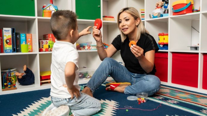 tangram, jucărie educativă, dezvoltare copil, creativitate, coordonare mână-ochi, abilități cognitive, Cristina Geană, Beautiful Mind Ploiești