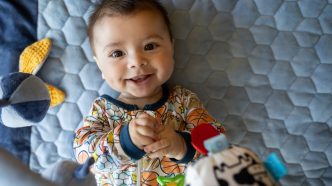 jucărie, bebeluș, bebeluș de jucărie, gestionare stres, gestionare anxietate, părțile corpului, sfaturi specialist