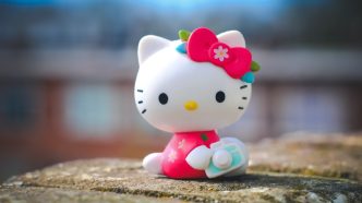 dezvoltarea copilului, figurine educative, Cristina Geană, motricitate fină, limbaj și comunicare, joc simbolic, hello kitty