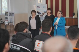 Asociația pastel, Practiland, Liceul Tehnologic Valea Călugărească, dotare laborator, laborator de microbiologie, analiza solului, agricultură, Andreea Oprea, director Mihaela Barbu, cover