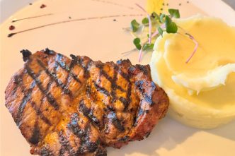 meniul zilei, Ploiești, Steak House, recenzie mâncare, ciorbă de pui, ceafă de porc, Ana Ipătescu, 35 lei, ceafă de porc cu piure