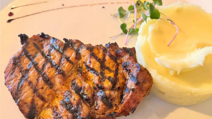 meniul zilei, Ploiești, Steak House, recenzie mâncare, ciorbă de pui, ceafă de porc, Ana Ipătescu, 35 lei, ceafă de porc cu piure