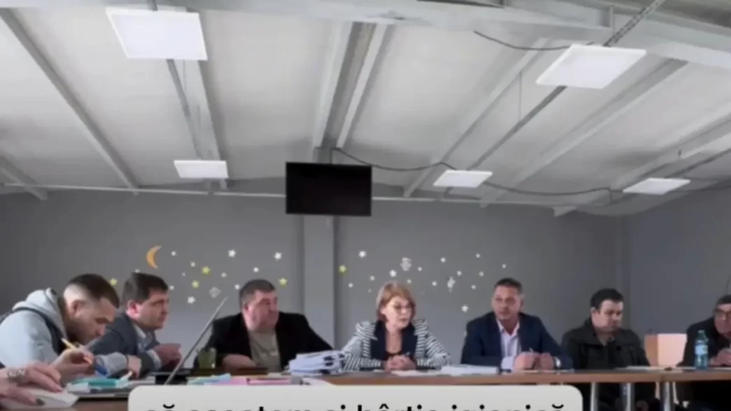Ioan Condrea, primar, Rediu, județul Iași, hârtie igienică, ședința, consiliu local, școală, elevi Rediu, ședință consiliu, 20 mai 2025