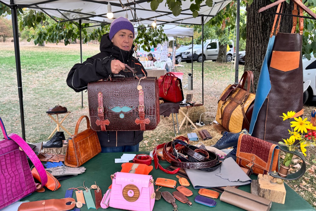 geantă din piele, accesoriu vestimentar, festival, Karpatia Horse Show, Sebastian Roncea, cover