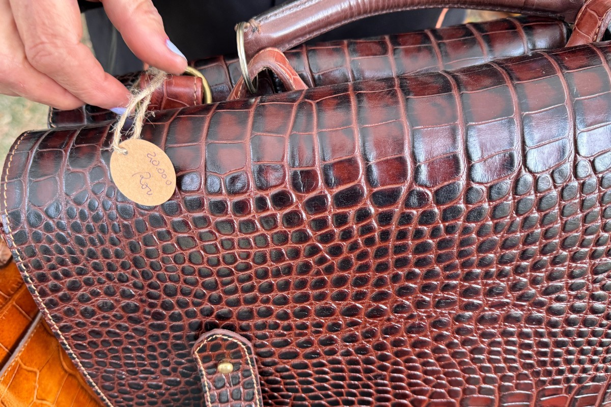Costă 20.000 de lei și a fost poate cel mai scump accesoriu vestimentar de la Karpatia Horse Show 2025. Video cu geanta din piele, lucrată manual 4