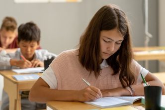 elevă, 18 ani, Brașov, spune pe bune, pulsul educației, hărțuire, protecția copilului