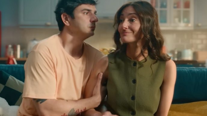 tati full-time, recenzie, film, viață de părinți, Eva Măruță, Letiția Roșculeț, Acasă la Eva