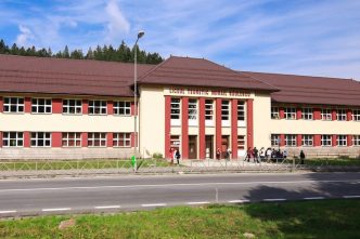 ISJ Brașov, elev împușcat în cap, pistol airsoft, liceu Predeal, spune pe bune, educație, Anastasia Viorica Pașca, Ovidiu Florin Tripșa, liceu teoretic, Mihail Săulescu Predeal, cover