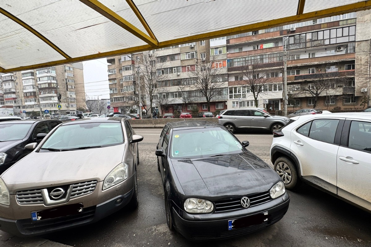 Imagini cu “noile locuri de parcare” din stația de autobuz Rulmenți Grei din Ploiești 2