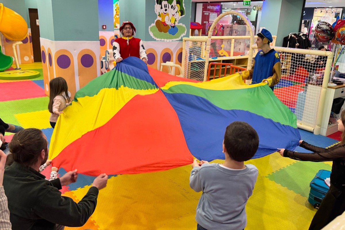 Yupi Land, loc de joacă, petreceri pentru copii, Ploiești, Patrula Cățelușilor, pizza, petrecere în sufragerie, joc