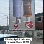 banner publicitar, Ploiești, cu fundul în sus, banner Sense, reclamă invers, tiktok