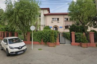 elev, liceu Ploiești, Inspectoratul Școlar Prahova, răspuns oficial ISJ, achiziții școală, climat de frică, abuz de putere, bani publici, dotări IT școală, campania Spune pe bune, cover