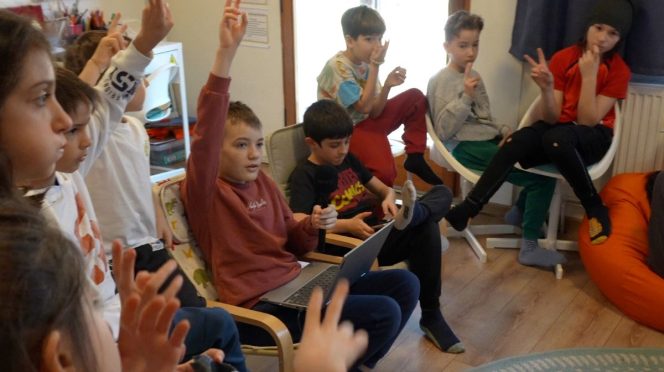 Altus 21, școală alternativă, școală Ploiești, prezentare video, erou, Acton Academy, dezbateri, Iulian Șerban, cover