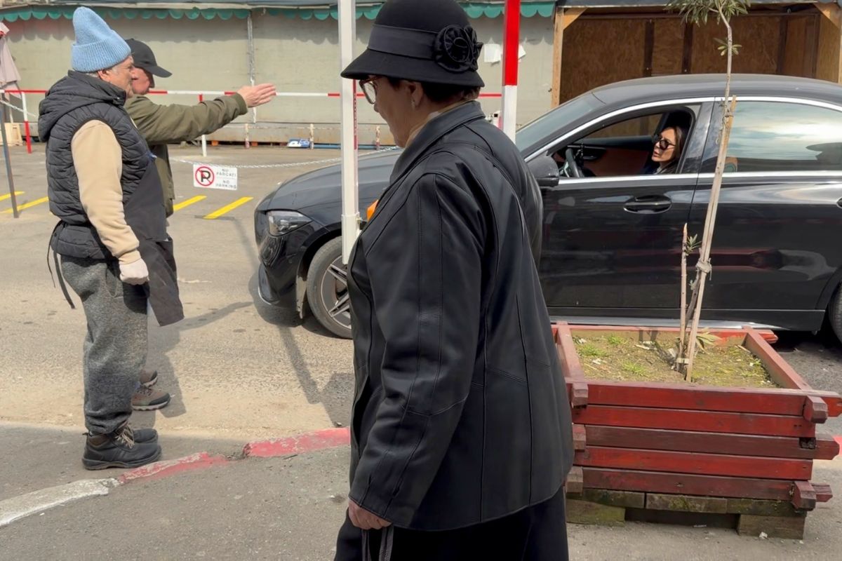 Hale și Piețe, Ploiești, acces parcare, două bariere, filmare, reacții Facebook, captură ecran, video cu șoferița nedumerită