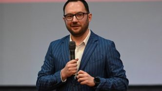 drept la replică, Ionuț Urzeală, director, CS alPHa Prahova, scuturi medicale, sport, profesor, educație fizică, cover