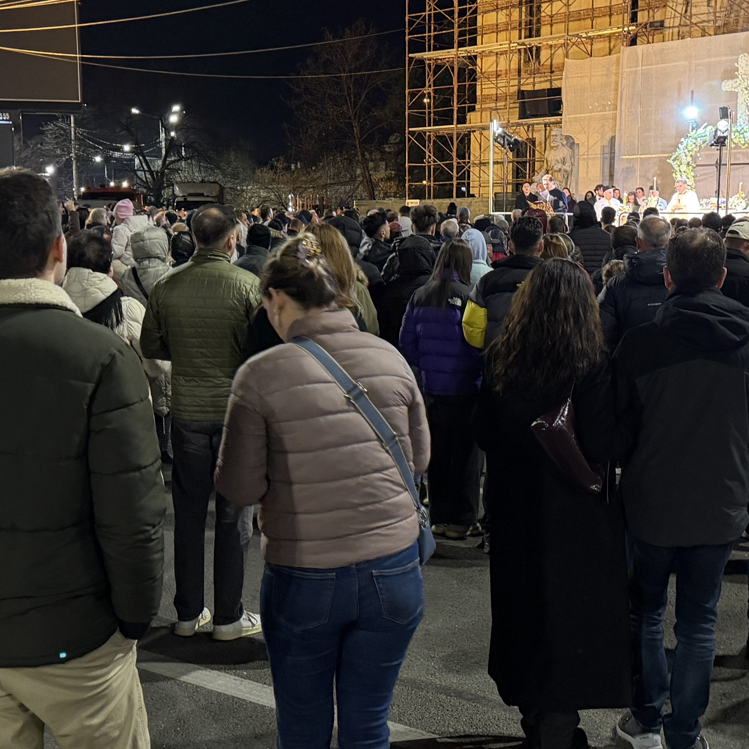 Lumina Sfântă a Învierii, selfie-uri cu Tzancă Uraganu și simplitate marca Polițeanu 3