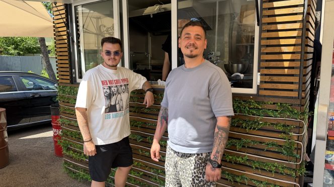 Fumos Smash Burger, interviu, antreprenori, burgeri Ploiești, Sala Sporturilor Ploiești, food truck, Wake up Ploiești, promovare antreprenori locali