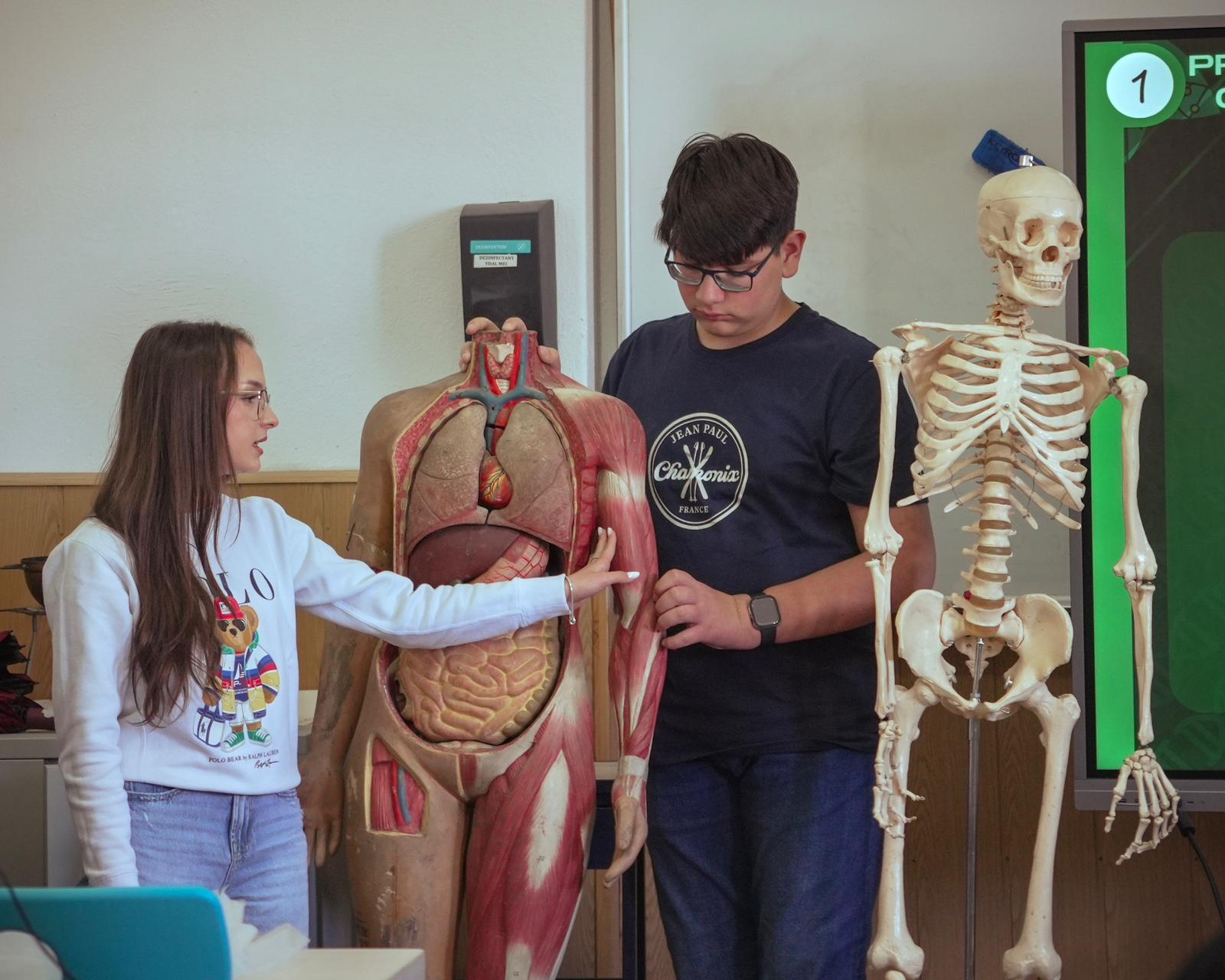 Nexus Science Fair 2026 aduce experimente fascinante și provocări STEM la Colegiul Național “Nicolae Grigorescu” din Câpina 4 Nexus Science Fair 2026 aduce experimente fascinante și provocări STEM la Colegiul Național “Nicolae Grigorescu” din Câpina 2