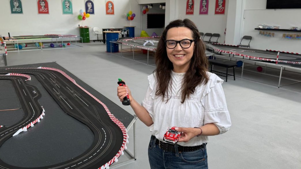 Liliana Drăghici, Fun Point Ploiești, curse cu mașinuțe, slot racing, Carrera Digital, afacere locală, afaceri Ploiești, utilaje construcții copii, timp liber Ploiești