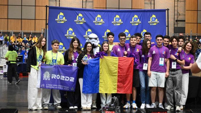 Echipa de robotică Ro2D2 din Ploiești cu trofeul Inspire Award la Michiana Premier Event 2026