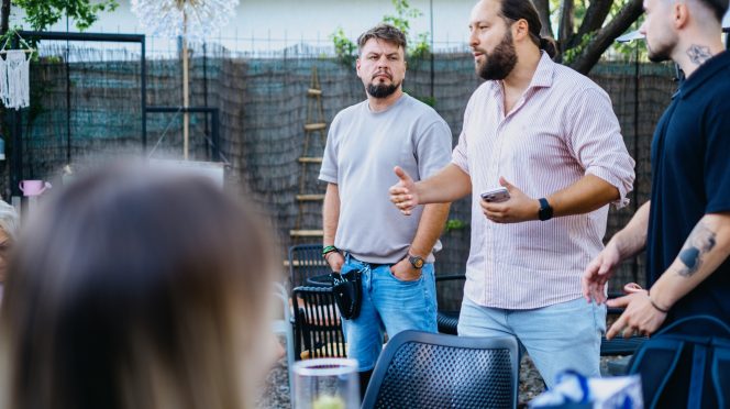 Antreprenori la ediția 2 a comunității Wake up Ploiești, la cafeneaua Zaț