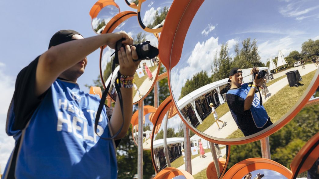 voluntariat Electric Castle, Electric Castle 2026, echipa Media Electric Castle, festival Bonțida, voluntar festival România, fotograf Ploiești, Adrian Neacșu, cover