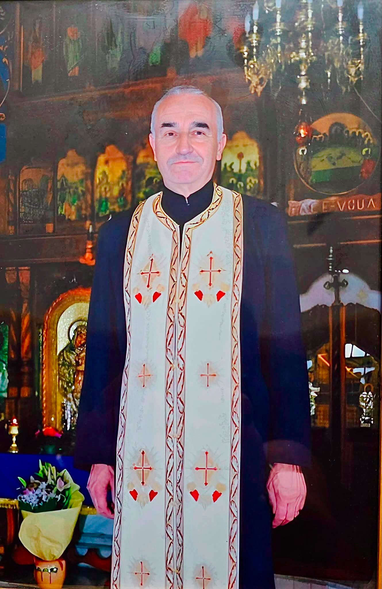 Despre credință, altfel - Dincolo de biserica albastră din fotografii: părintele Marian Băzăvan și misiunea de a aduce oamenii mai aproape de Dumnezeu 2